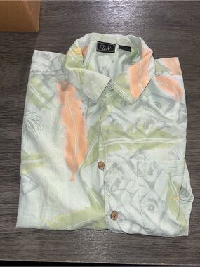 Men’s Sz Med 100% Silk Light Floral Button-Up Shirt with Peach Leaf Print